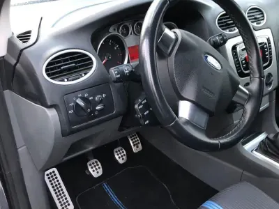 Gebraucht Ford Focus Sport 125 PS (91 kW) 2010 Blau Limousine
