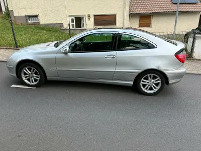 Gebraucht Mercedes C180 129 PS (94 kW) 2001 Silber Coupé