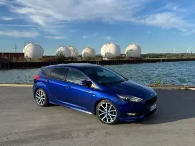 Gebraucht Ford Focus ST-Line 182 PS (133 kW) 2017 Blau Limousine