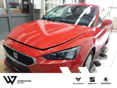 Używany Seat Leon Reference 110 KM (80 kW) 2022 Czerwony Sedan/Limuzyna