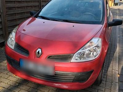 Rot Gebraucht 2005 Renault Clio III Authentique Kleinwagen | 1.800 €