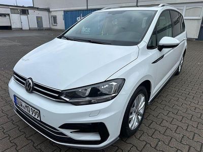 Weiß Gebraucht 2019 VW Touran R-line Van / Kleinbus | 22.500 € (Fairer Preis)