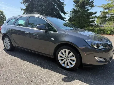 Gebraucht Opel Astra 140 PS (102 kW) 2011 Schwarz Kombi