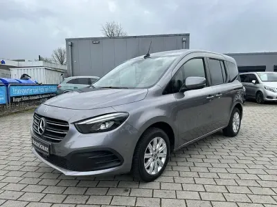 Gebraucht Mercedes T180 Progressive 116 PS (85 kW) 2023 Chromitgrau metallic Van / Kleinbus