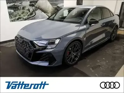 Gebraucht Audi RS3 Sport 400 PS (294 kW) 2025 Grau Limousine