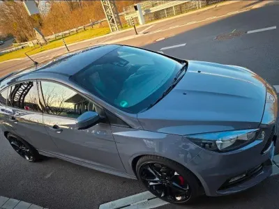 Gebraucht Ford Focus ST 250 PS (183 kW) 2018 Grau Limousine