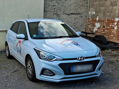Gebraucht Hyundai i20 85 PS (62 kW) 2019 Blau Kleinwagen
