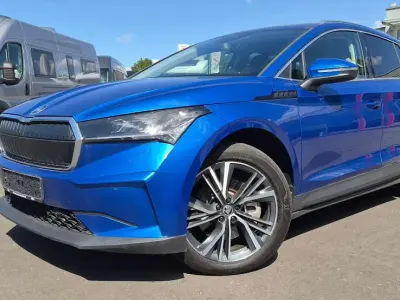 Gebraucht Skoda Enyaq iV Loft 150 kW (204 PS) 2022 Raceblau metallic SUV