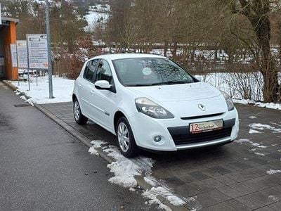 Weiß Gebraucht 2012 Renault Clio III Limousine | 5.890 € (Teuer)