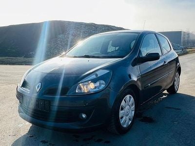 Gebraucht Renault Clio II 88 PS (64 kW) 2009 Grau Kleinwagen