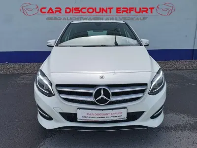 Używany Mercedes B200 Style 136 KM (100 kW) 2017 Biały Minivan