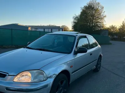 Usata Honda Civic 75 CV (55 kW) 1996 Argento Utilitaria