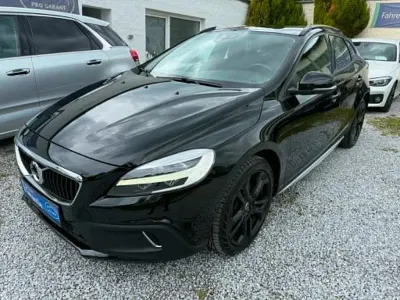 Gebraucht Volvo V40 152 PS (111 kW) 2019 Schwarz SUV