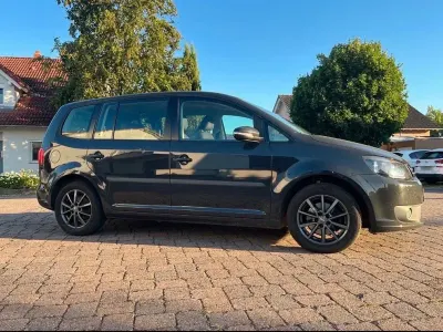 Gebraucht VW Touran Trendline 105 PS (77 kW) 2015 Grau Van / Kleinbus