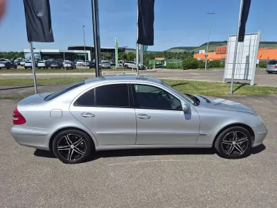 Używany Mercedes E280 Elegance 177 KM (130 kW) 2006 Srebrny Sedan/Limuzyna