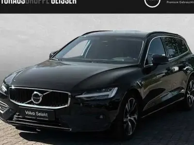 Używany Volvo V60 Core 197 KM (144 kW) 2025 Czarny Kombi