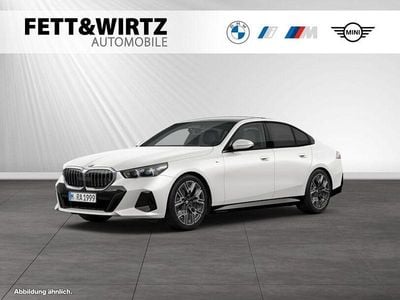 Gebraucht BMW 520 M Sport 197 PS (144 kW) 2025 Mineralweiss metallic Limousine