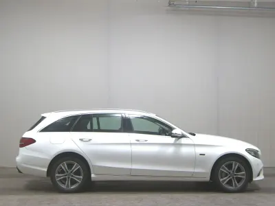 Gebraucht Mercedes C300 Avantgarde 194 PS (142 kW) 2020 Polarweiss