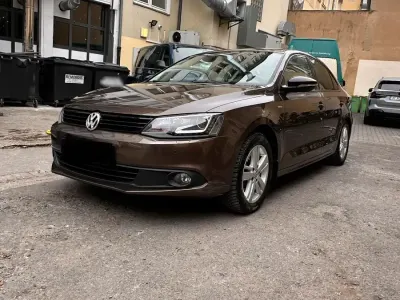 Używany VW Jetta 105 KM (77 kW) 2012 Brązowy Sedan/Limuzyna