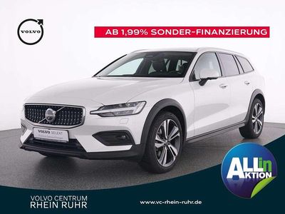 Gebraucht Volvo V60 CC Ultimate 197 PS (144 kW) 2024 Weiß crystal white pearl / met Kombi