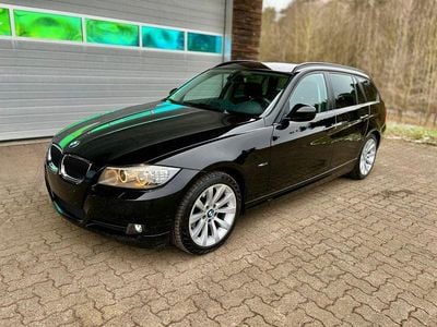Gebraucht BMW 320 Sport Line 184 PS (135 kW) 2011 Schwarz Kombi
