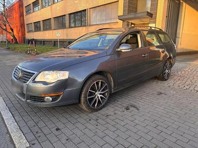 Gebraucht VW Passat 140 PS (102 kW) 2009 Grau Kombi