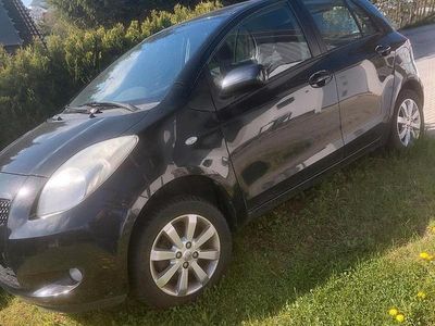 Usata Toyota Yaris 70 CV (51 kW) 2009 Nero Utilitaria