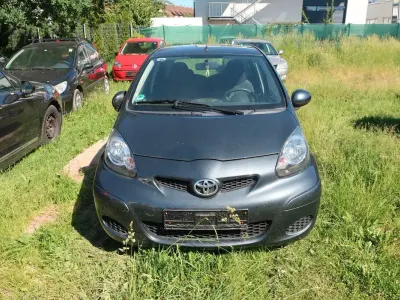 Gebraucht Toyota Aygo 68 PS (50 kW) 2010 Grau Kleinwagen