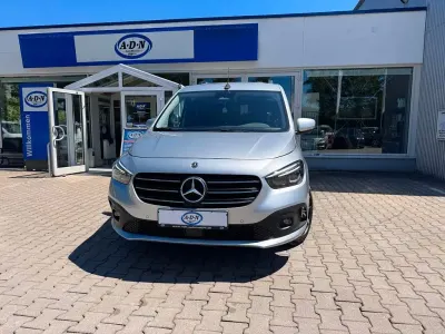 Używany Mercedes T180 Edition 116 KM (85 kW) 2023 Srebrny Minivan