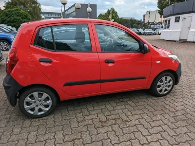 Gebraucht Hyundai i10 70 PS (51 kW) 2011 Rot Kleinwagen