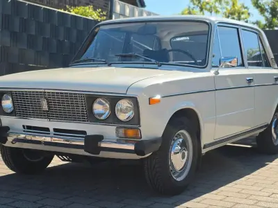 Second-hand Lada 2106 75 CP (55 kW) 1986 Alb Berlinǎ