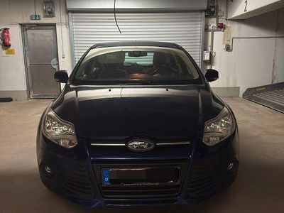 Gebraucht Ford Focus Trend 125 PS (91 kW) 2014 Blau Limousine