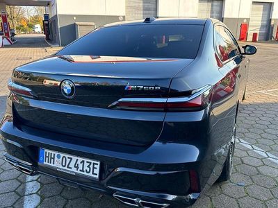 Usado BMW M760e Performance 571 HP (419 kW) 2023 Preto Sedan