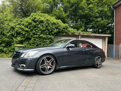 Używany Mercedes E500 AMG 388 KM (285 kW) 2009 Szary Coupe
