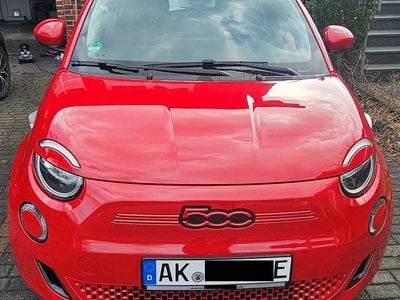 Gebraucht Fiat 500e Red 69 kW (95 PS) 2023 Rot Limousine