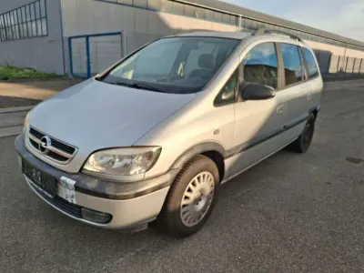 Begagnad Opel Zafira Basis 97 HK (71 kW) 2003 Silver Minibuss