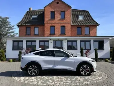 Second-hand Ford Mustang Mach-E Premium 258 kW (351 CP) 2022 Alb SUV