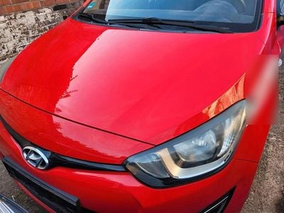 Gebraucht Hyundai i20 85 PS (62 kW) 2013 Rot Kleinwagen