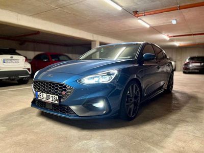 Blau Gebraucht 2020 Ford Focus S Limousine | 23.700 € (Etwas zu teuer)