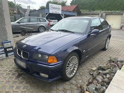 BMW 323