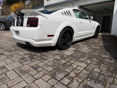 Gebraucht Ford Mustang 270 PS (198 kW) 2007 Weiß Coupé
