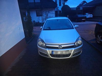 Gebraucht Opel Astra 105 PS (77 kW) 2005 Kleinwagen