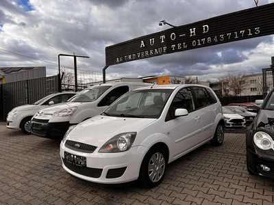 Gebraucht Ford Fiesta Style 60 PS (44 kW) 2008 Frostweiß Kleinwagen