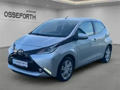 Gebraucht Toyota Aygo Play 69 PS (50 kW) 2018 Silber Kleinwagen