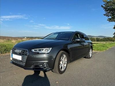 Grau Gebraucht 2018 Audi A4 Sport Kombi | 17.000 € (Guter Preis)