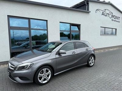 Gebraucht Mercedes A180 122 PS (89 kW) 2015 Grau Limousine