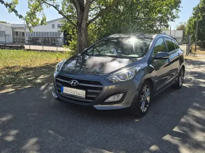 Gebraucht Hyundai i30 Passion Plus 110 PS (80 kW) 2016 Grau Limousine