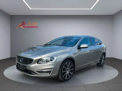 Gebraucht Volvo V60 Summum 245 PS (180 kW) 2016 Seashell / metallic Kombi