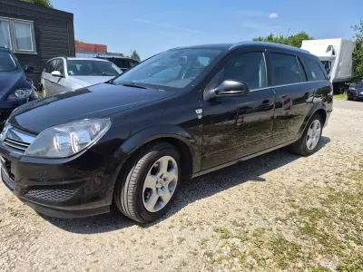 Gebraucht Opel Astra Edition 110 PS (80 kW) 2010 Saphirschwarz mineraleffekt Kombi