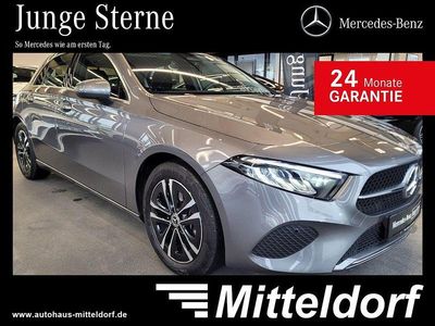Grau Gebraucht 2024 Mercedes A200 Advanced Limousine | 29.940 € (Fairer Preis)